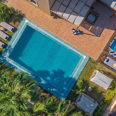 Mit Privatpool Fuer 20 Personen In Ialysos, Dodekanes *